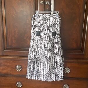 Chic Black and White Zigzag Midi Dress